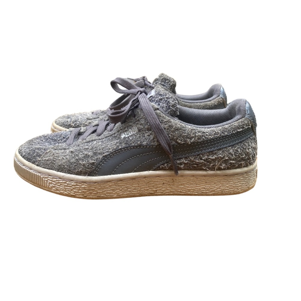 Puma ‘Elemental’ fuzzy suede sneakers in grey. Very good condition.